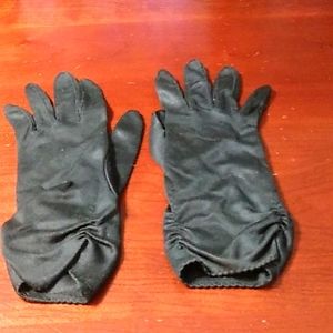 1 pr. 1930s-40s black nylon stretch dress gloves.